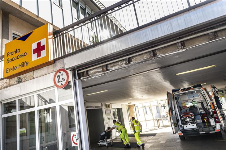 La Giunta provinciale ha deciso di fissare a 25 euro la compartecipazione alla spesa per gli accessi al pronto soccorso con il codice blu/bianco (Foto: ASP/Ivo Corrà)