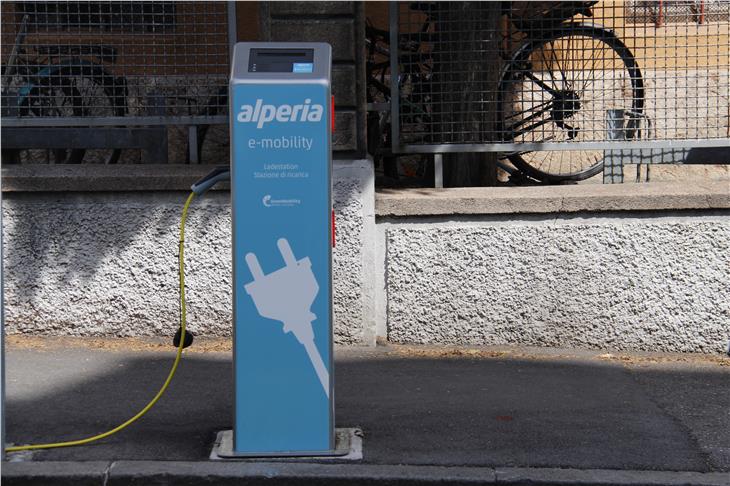 Confermato per i prossimi 3 anni il sostegno della Provincia alle aziende che investono nella mobilità elettrica (Foto: STA/Perathoner)