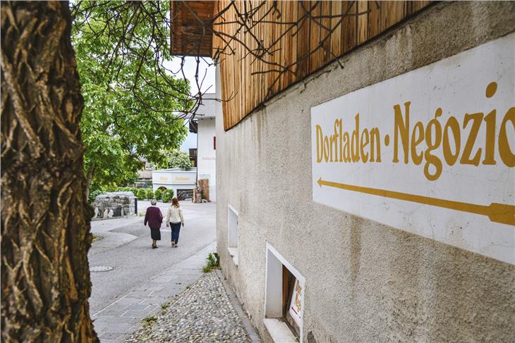 Confermato il sostegno della Provincia per la sopravvivenza dei piccoli negozi di paese (Foto: ASP/Peter Daldos)