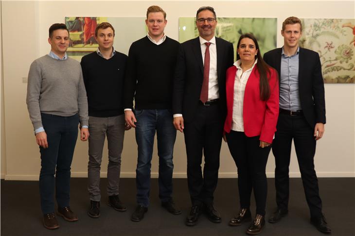 Il presidente Kompatscher con la delegazione del Südtiroler Jugendring (Foto: ASP/Michele Bolognini)