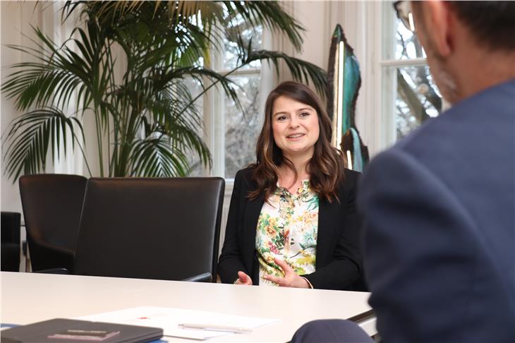 La Garante per l'infanzia, Daniela Höller durante l'incontro con il presidente Arno Kompatscher (Foto: ASP/Michele Bolognini)