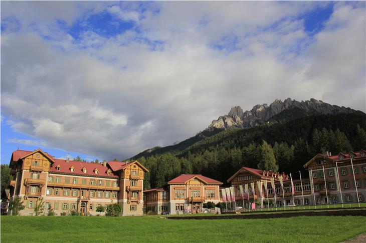 L'ostello della gioventù di Dobbiaco, dove si svolgerà il camp dell'Euregio (Foto ASP)