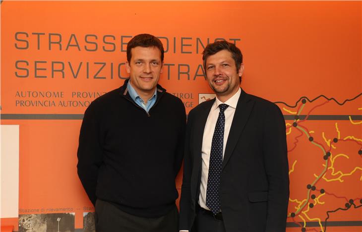 L'assessore Daniel Alfreider (dx) e il direttore del Servizio Strade Philipp Sicher (sx) (foto ASP/Ingo Dejaco)