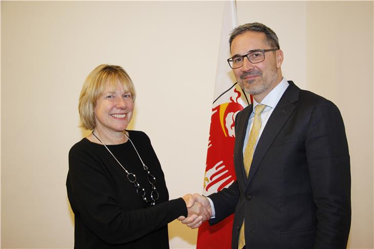 Il presidente Kompatscher con la Segretaria generale della Convenzione delle Alpi, Alenka Smerkolj (Foto: ASP/Guido Steinegger)