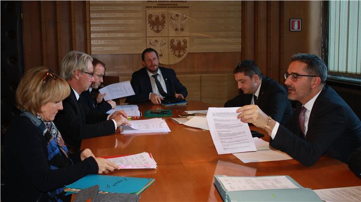 La Giunta regionale riunita presso la sede di Trento (Foto: ASP/F. Grigoletto)