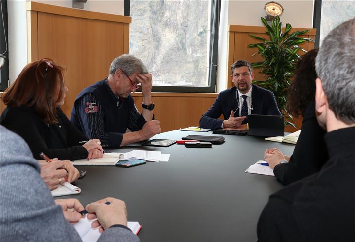 L'assessore alla mobilità Daniel Alfreider ha incontrato i sindacati del settore dei trasporti (Foto ASP/Roman Clara)