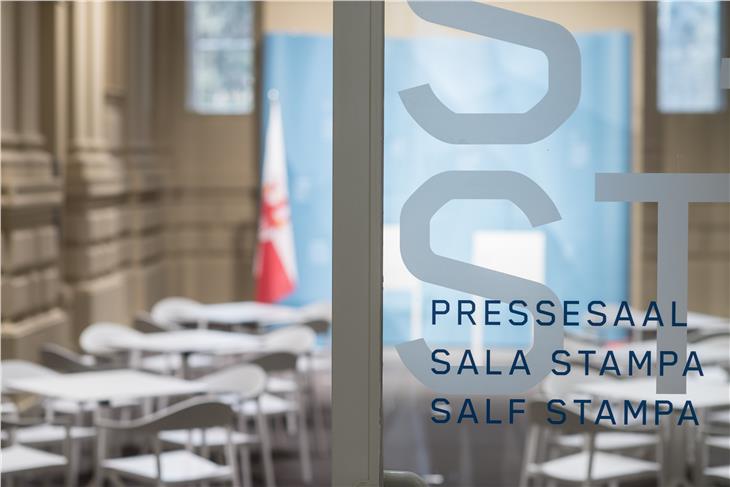 L'ingresso della sala stampa di Palazzo Widmann (Foto ASP)
