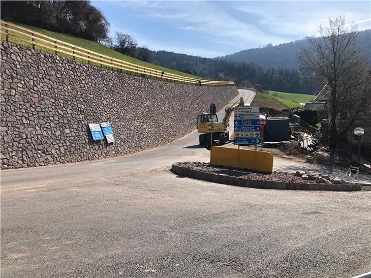 Sono terminati i lavori di messa in sicurezza dell’incrocio della strada provinciale di S. Genesio con l’accesso al paese di Meltina (Foto: ASP/Ripartizione costruzioni)