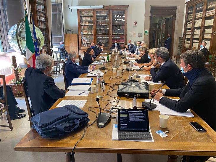 Un momento dell'incontro di stamani a Roma al Mit cui hanno partecipato Kompatscher e Alfreider (Foto ASP/M Migazzi)