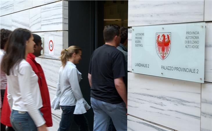 La Provincia cerca mediante selezione pubblica collaboratori amministrativi per l’amministrazione provinciale e l’amministrazione in varie località dell'Alto Adige. Domande entro il 3 luglio. (Foto: ASP)