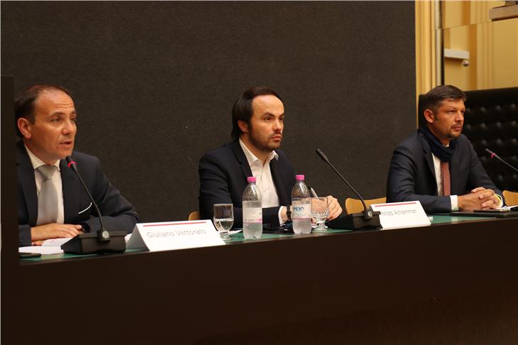 I tre assessori alla scuola nel corso della conferenza di fine anno (Foto: ASP/TL)