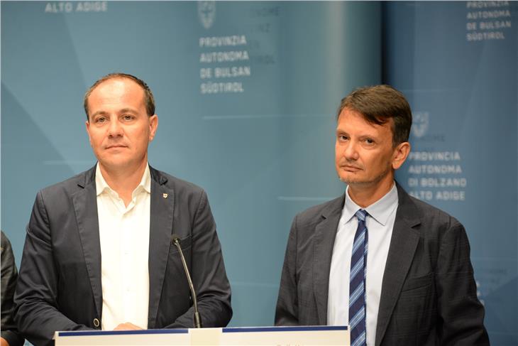 L'assessore alla scuola di lingua italiana, Giuliano Vettorato (a sin.) ed il sovrintendente, Vincenzo Gullotta (Foto: ASP)