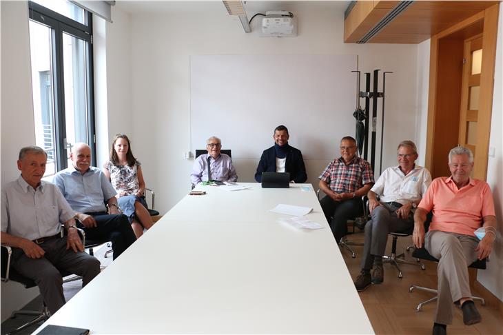 Nuove fermate in vista: gli "Amici della Ferrovia" durante l'incontro con l'assessore Alfreider. (Foto: ASP/Ingo Dejaco)