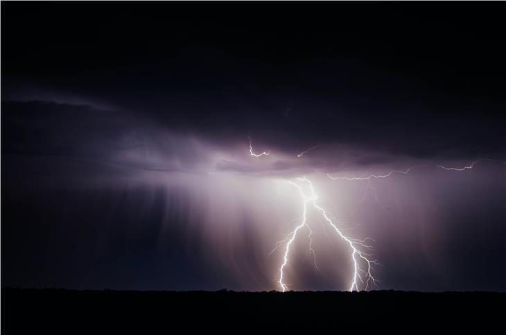 Durante l'estate sono stati registrati 28.500 fulmini in tutto l'Alto Adige. (Foto: Unsplash)