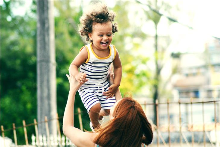 Un seminario di tre giorni per prepararsi ad adottare un bambino (Foto: Unsplash)