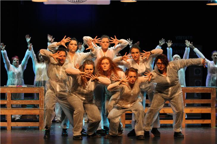 Alcuni ragazzi del Laboratorio di teatromusical (Foto ASP/Vivaldi)