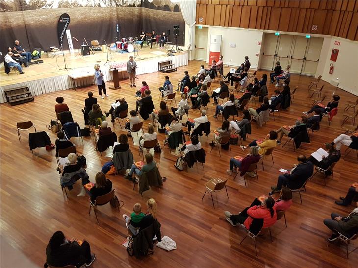 Grande interesse alla presentazione del libro sull'inclusione a Ortisei (Foto: LPA)