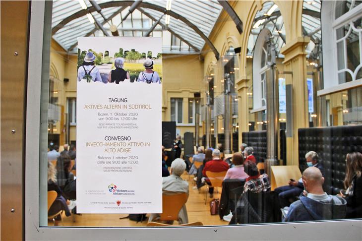 In occasione della Giornata dell’Anziano la Provincia ha organizzato il convegno “Invecchiamento attivo in Alto Adige” (Foto: ASP/Greta Stuefer)