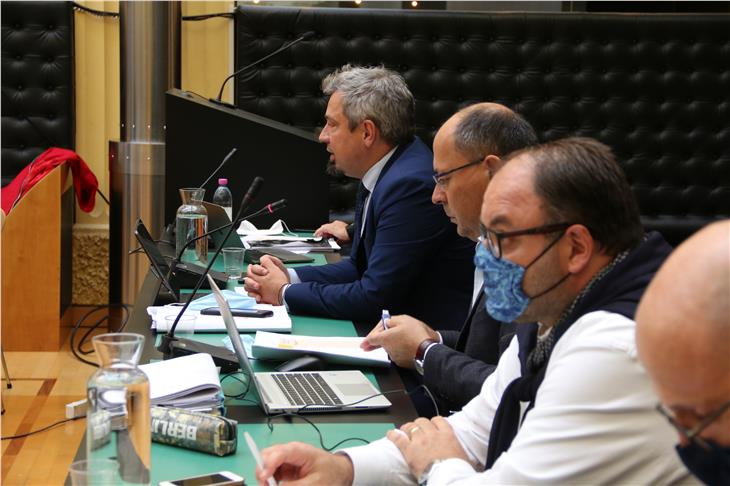 La delegazione pubblica guidata dal Direttore generale Alexander Steiner e dal direttore della Ripartizione personale, Albrecht Matzneller (Foto: ASP/jw)