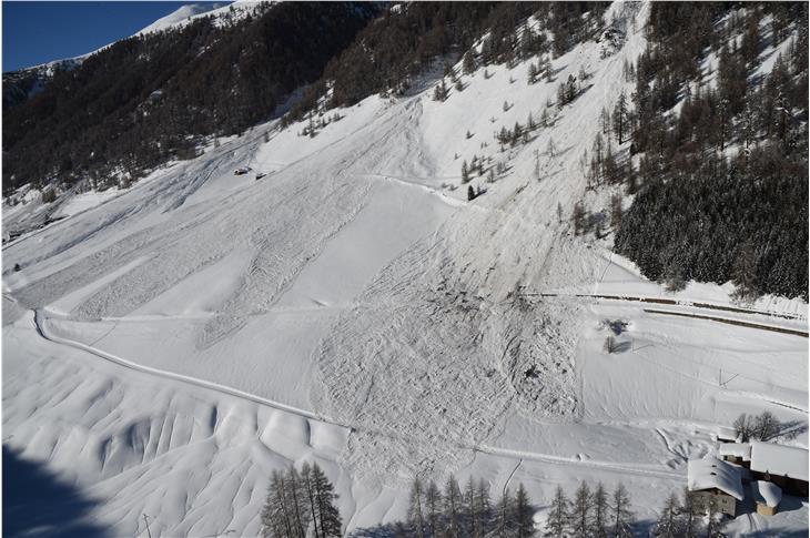 Pericoli naturali. Qui una valanga a Vallelunga, nei pressi di Curon Venosta (Foto ASP)