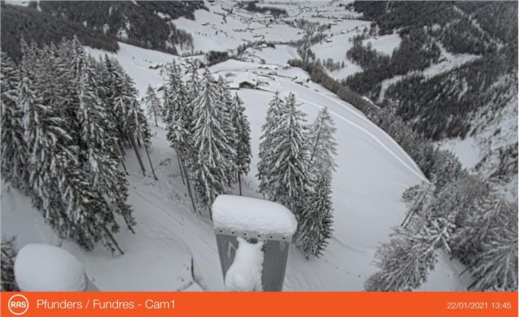 Tra questa notte e domani mattina sono previste nevicate a media e bassa quota su tutto il territorio provinciale (Foto: webcam RAS)