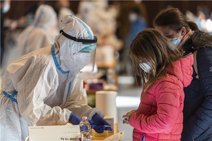 Continuano i test per tracciare e spezzare le catene di contagio. (Foto: ASP/Ivo Corrà)