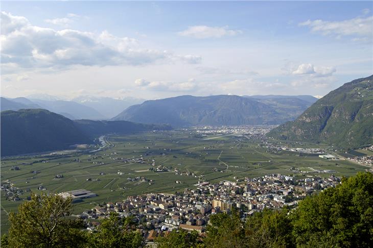 Un'immagine dall'alto del centro abitato di Laives (Foto: CCBY3.0/H. Ramoner)