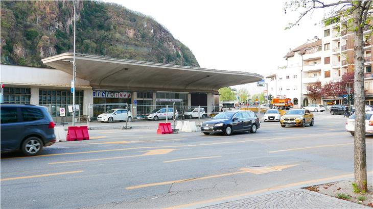 L'edificio del vecchio distributore di Piazza Verdi, a Bolzano (Foto: ASP)