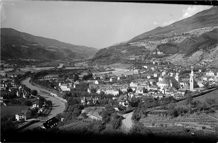 Ponte Widmann è un importante manufatto storico costruito nel 1883 in seguito alla catastrofica alluvione dei fiumi Rienza ed Isarco dell'autunno 1882. (Foto: ASP/Soprintendenza beni culturali)