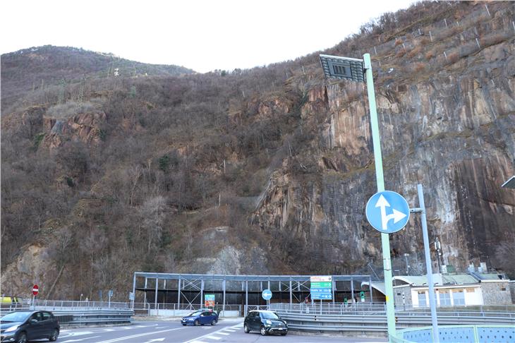 La parete del Virgolo al centro degli interventi per la riduzione del rischio di caduta massi (Foto: ASP)