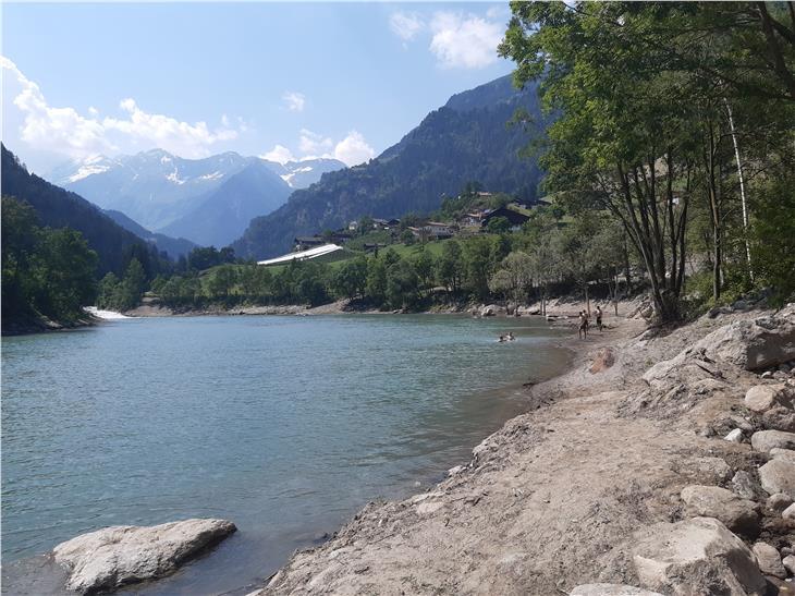 Nella località di Gomion, la Protezione civile ha liberato il terreno di riporto dal letto del fiume Passirio, aumentando così la sicurezza contro le inondazioni e valorizzando ecologicamente la zona (Foto: ASP/Ufficio bacini montani Ovest)