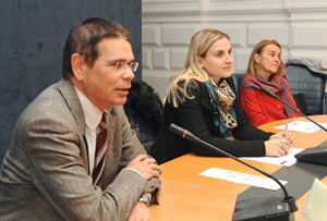 Presentata la nuova pagina web delle pari opportunità: da sx Sinn, direttore Ripartizione lavoro, Oberhammer  e Toffol, presidente e vicepresidente Commissione provinciale pari opportunità (FOTO: USP/A.Pertl)