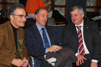 Theodor Rifesser con l'intendente Roland Verra e l'assessore Florian Mussner