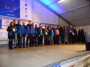 Gli atleti della altoatesini partecipanti ai Campionati di sci della Protezione Civile in Val d'Aosta.