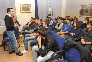 Tommasini e Minnei a colloquio con studenti reduci da soggiorni studio all'estero (FOTO: USP/A.Pertl)