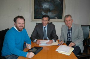 L'ass. Widmann (al centro) con il presidente ed il direttore di LVH/APA, Gerd Lanz e Thomas Pardeller.