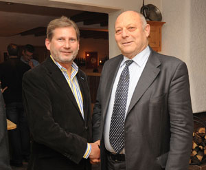 Durnwalder con il commissario UE Johannes Hahn in val d'Ultimo (Foto: Pertl)