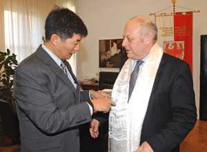 Durnwalder riceve la visita del premier tibetano Lobsang Sangay