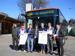 L'ass. Widmann (2° da dx) ha presentato il nuovo nightliner Bolzano-Oltradige