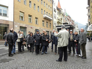 Visita in via Cassa di Risparmio con "Una città per tutti"