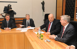 Durnwalder con il coordinatore UE Cox, l'ad della BBT SE Bergmeister e il commissario governativo Fabris (Foto: Pertl)