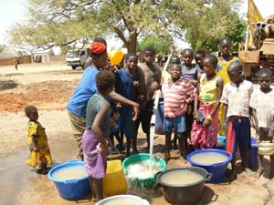 L'accesso ad acqua potabile pulita è il presupposto per uno sviluppo sostenibile della popolazione dei paesi del sud del mondo. La Provincia sostiene progetti in tale direzione.