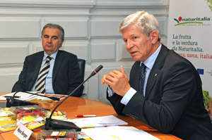 Presentato il programma "Frutta nelle scuole"