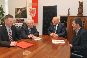 La delegazione è stata ricevuta dal presidente Durnwalder (FOTO:USP/Arno Pertl)