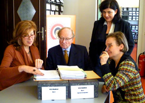 L'assessora Kasslatter Mur nel corso della visita all'archivio Kreisky a Vienna