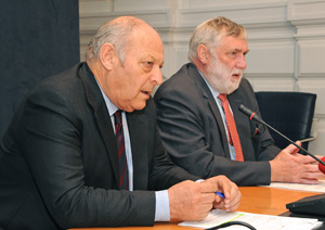 1a Giornata Euregio al Forum Alpbach e 1a edizione del Premio giovani ricercatori Euregio presentate da Durnwalder (sx) e Fischler (FOTO: USP/A.Pertl)