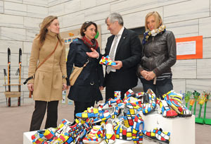 L'assessore Mussner con alcune delle giovani artiste