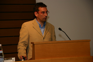 Gabriele di Gaspero, esperto dell'Università di Udine ha parlato dell'incrocio di varietà resistenti di vite. (FOTO: Centro sperimentazione Laimburg)