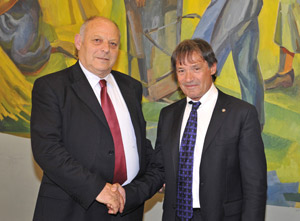 Il presidente della Provincia, Luis Durnwalder, con il nuovo presidente della FISI, Flavio Roda