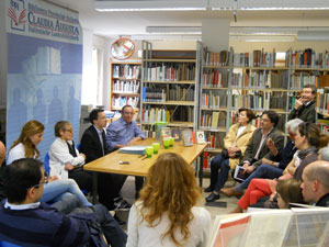 Consegna alla BPI "C.Augusta" libri Fausto Concer- Il vicepresidente della Provincia Christian Tommasini durante l'incontro con i genitori e gli amici.